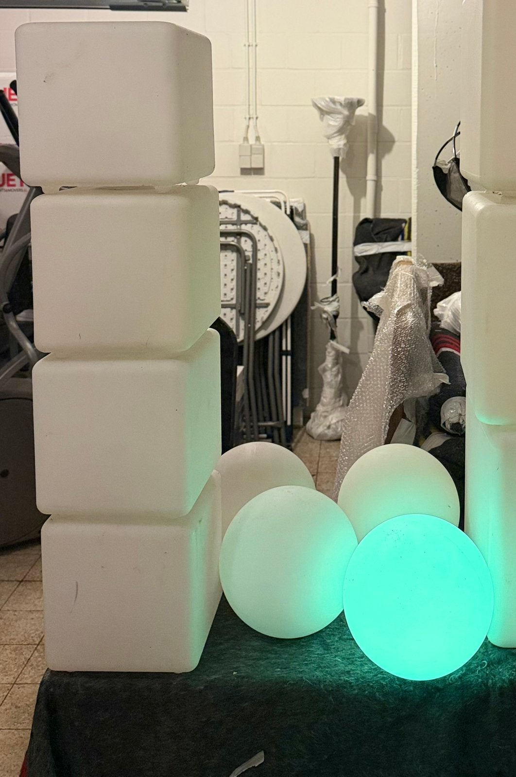2x LED Lichtgevende Kubussen en Ballen - Sfeerverlichting, Ophalen, Kunststof, Meerkleurig, Zo goed als nieuw