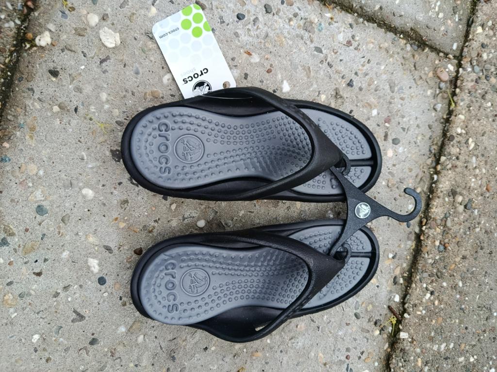 Nieuwe Crocs slippers 12/13 maar 29/31 (zwart), Ophalen of Verzenden, Nieuw, Jongen of Meisje