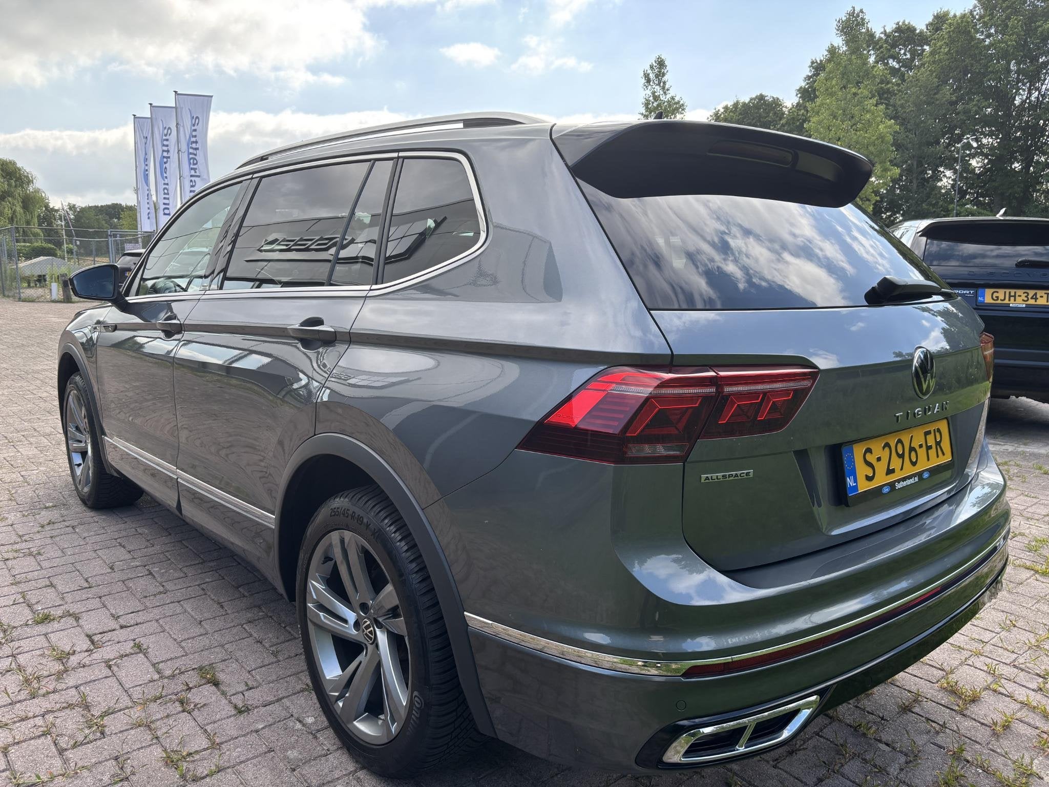 Volkswagen Tiguan Allspace 1.5 TSI R-Line Business+ 7p. 150, Auto's, Volkswagen, Stof, Euro 6, 4 cilinders, 150 pk