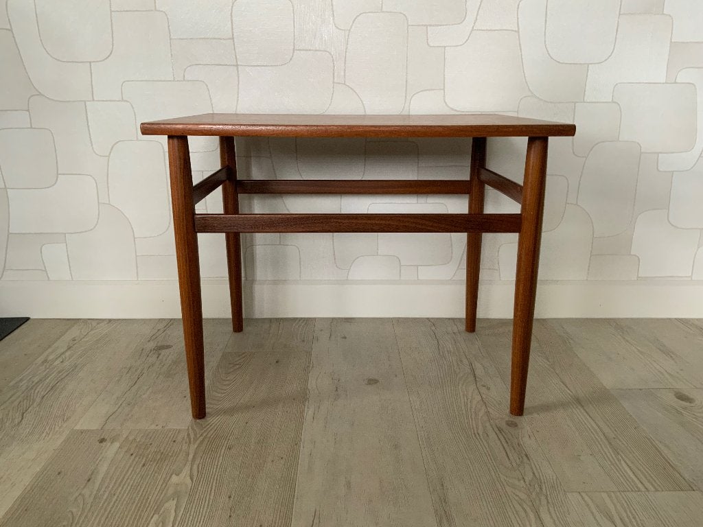 Vintage Teakhouten Bijzettafel van OMF, 45 tot 60 cm, Minder dan 55 cm, Gebruikt, Ophalen of Verzenden