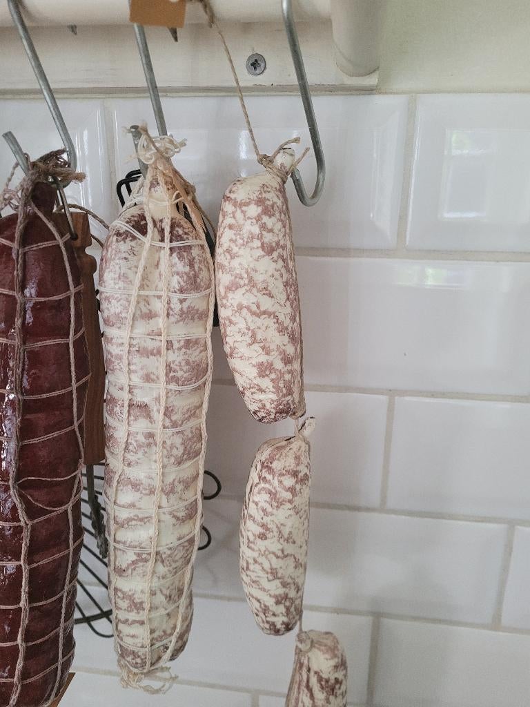 Nieuwe kunst worsten, halve salami's p/st 5.95, Heikant 21 Kaatsheuvel, Belle Vieille Brocante, Nieuw, Ophalen of Verzenden