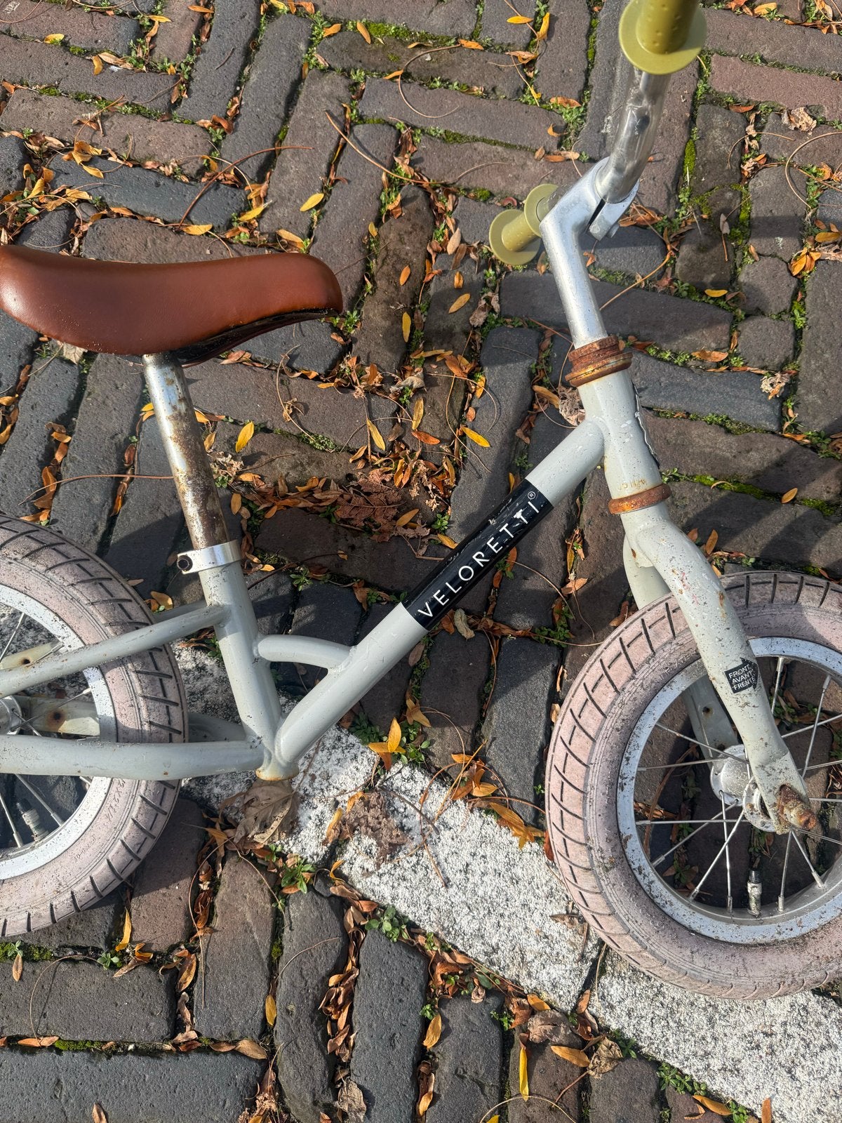 Foto 3 van Veloretti loopfiets, grijs, 12 inch