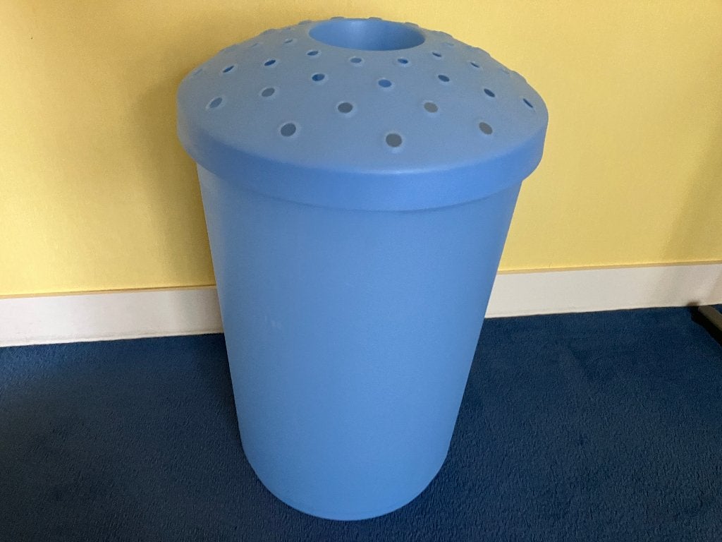 Zeer goede wasmand wasbox kunststof met deksel Curver blauw, Ophalen, Zo goed als nieuw, Blauw, Overige typen