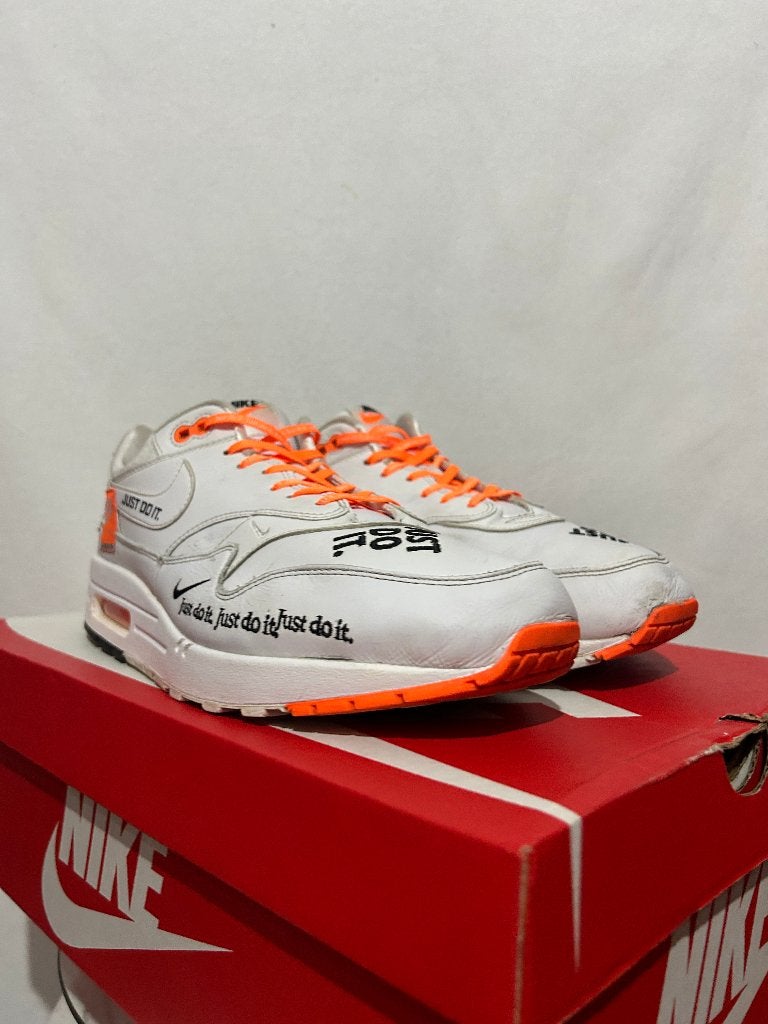 ALS NIEUW! Maat 45 - Nike Air Max 1 SE Just Do It White, Kleding | Heren, Schoenen, Verzenden, Wit, Nike, Nike