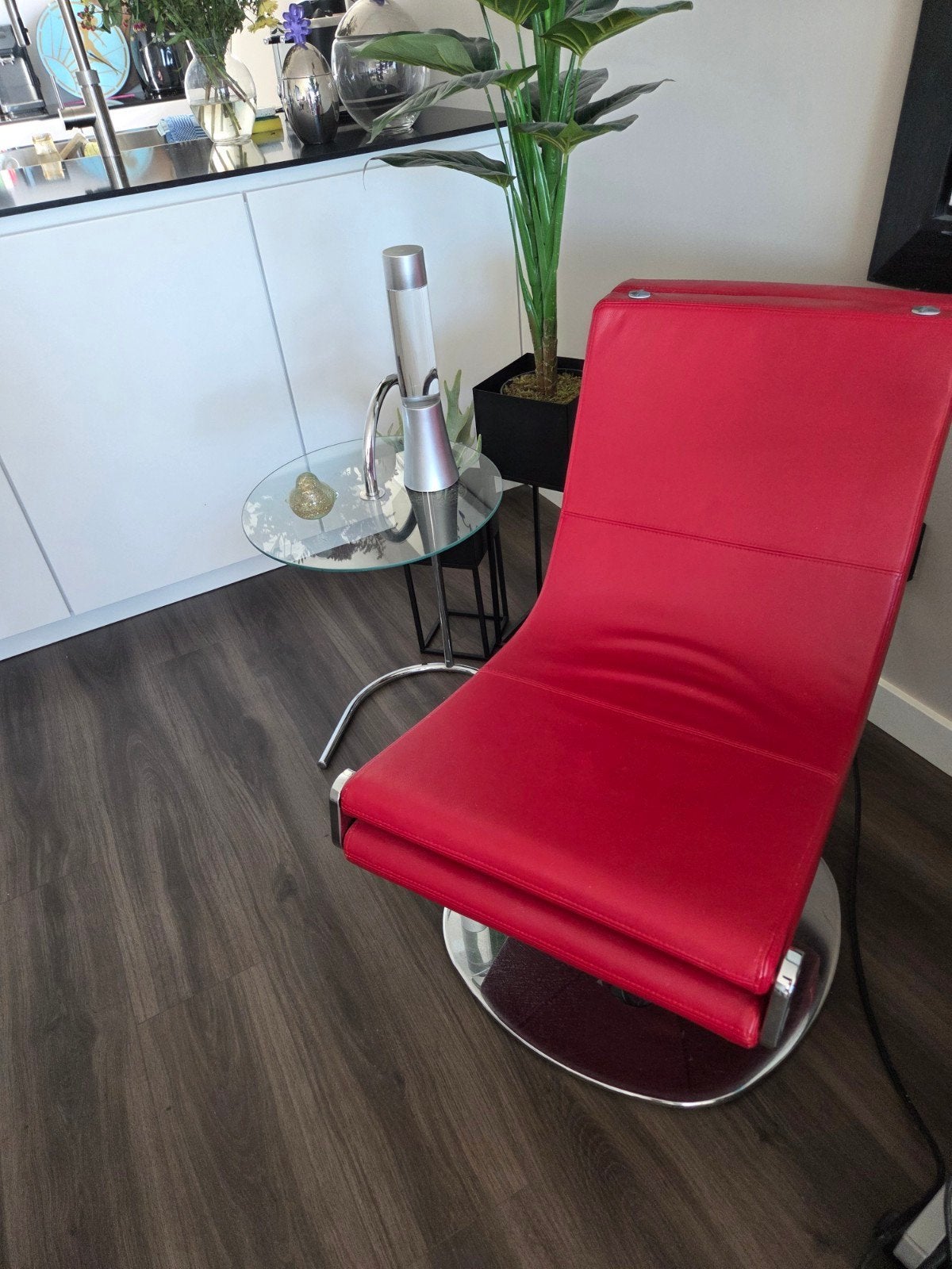 Moderne rode lounge stoel - Comfortabel en stijlvol, Modern, Lounge, Overige materialen, Ophalen of Verzenden, Zo goed als nieuw