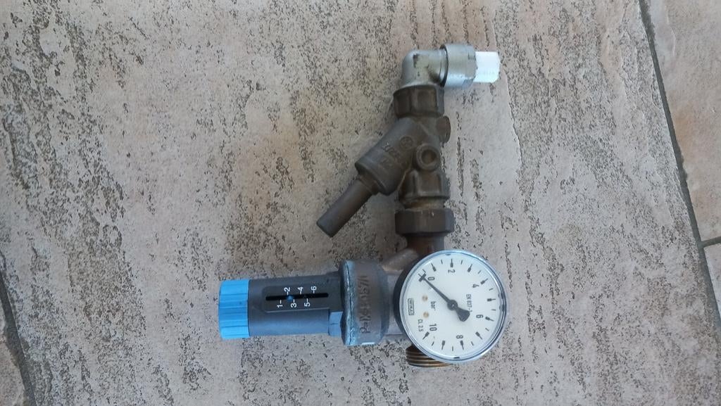 Drukregelaar met manometer en veiligheidsventiel, Ophalen of Verzenden, Overige typen