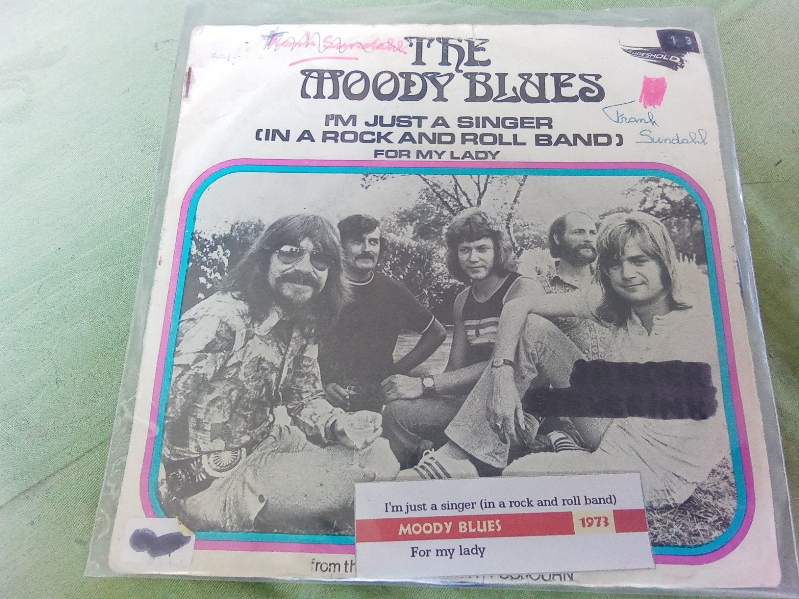 The Moody Blues.     I'm Just a singer in a rock n roll band, Verzenden, Gebruikt, Pop
