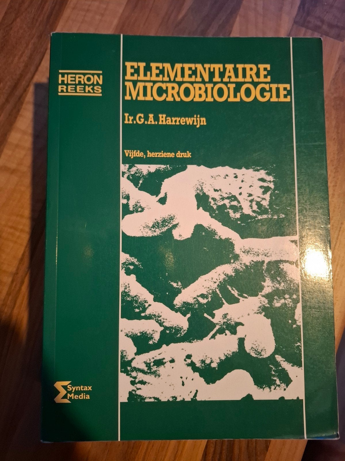 Elementaire Microbiologie - Ir. G.A. Harrewijn, Boeken, Ophalen of Verzenden, Gelezen, Natuurwetenschap