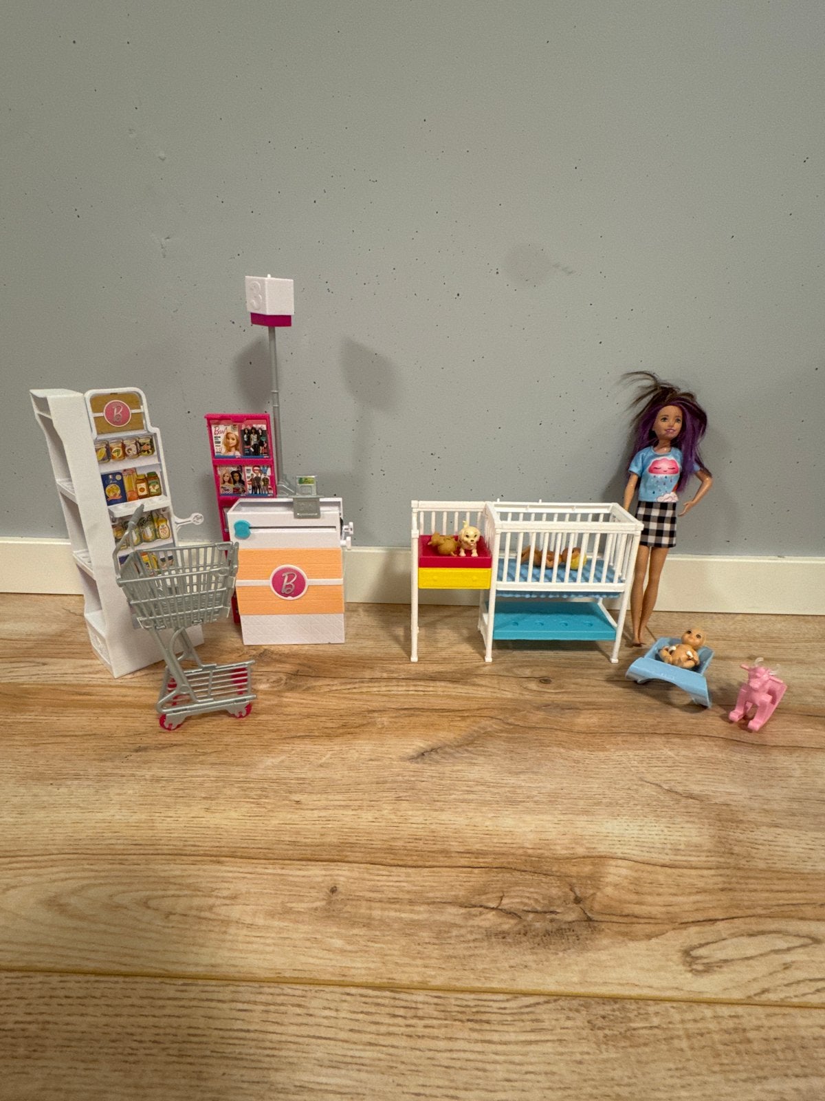 Barbie speelset met pop, baby's en supermarkt accessoires, Ophalen of Verzenden, Gebruikt, Barbie
