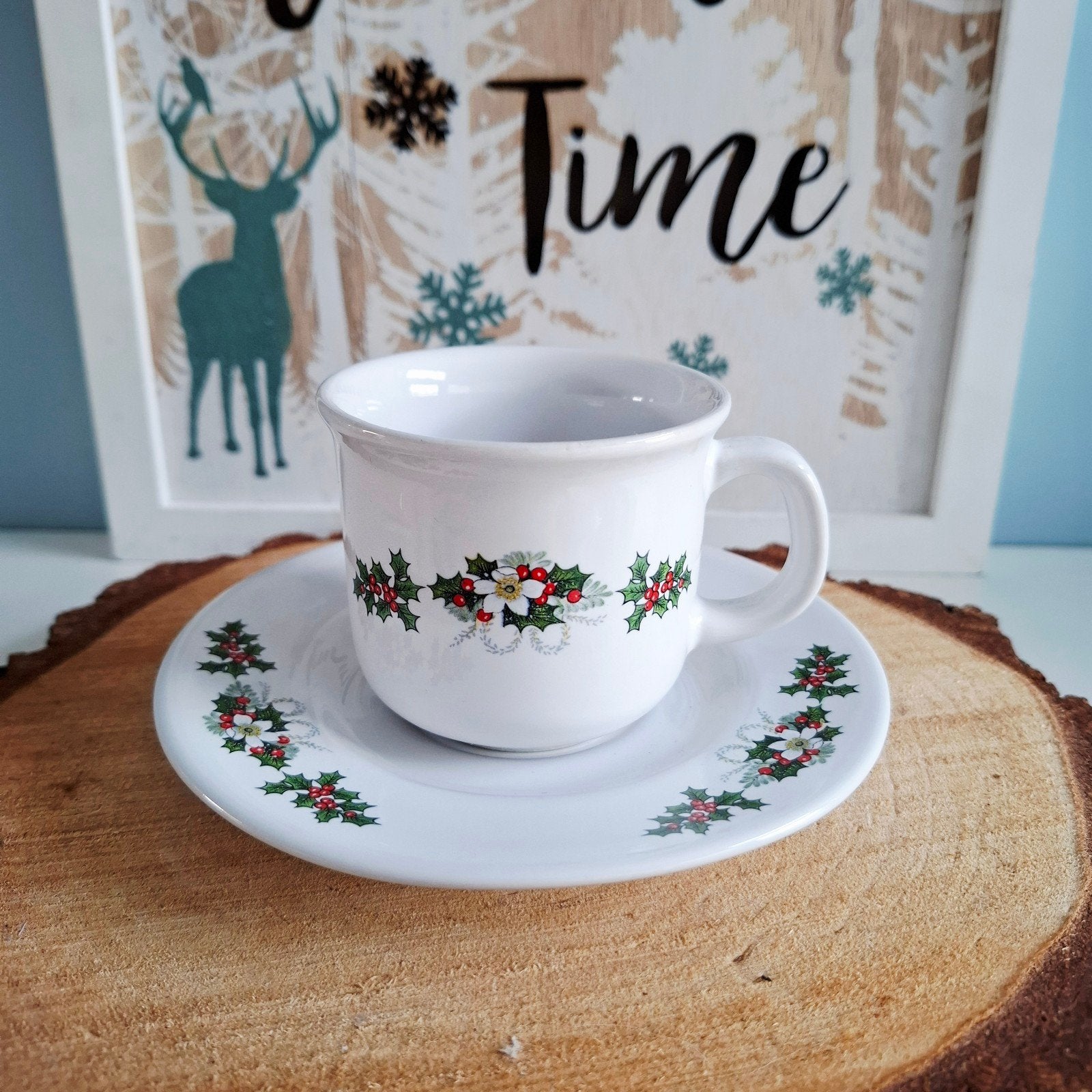 Kerst kop en schotel met hulstmotief, Diversen, Onbekend, Ophalen of Verzenden, Zo goed als nieuw, Onbekend
