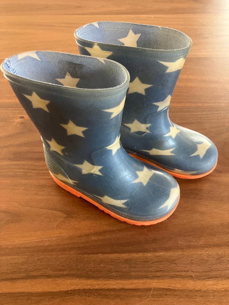 Regenlaarzen kind – maat 21 – blauw sterretjes Hema, Kinderen en Baby's, Babykleding | Schoentjes en Sokjes, Gebruikt, Jongetje of Meisje