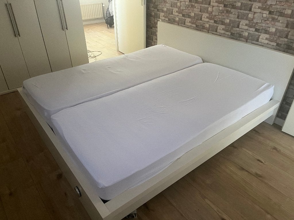 TE KOOP MODERN BEDFRAME Wit maat 180x200 incl. Bodems  75,—, Ophalen, Gebruikt, Wit, Tweepersoons