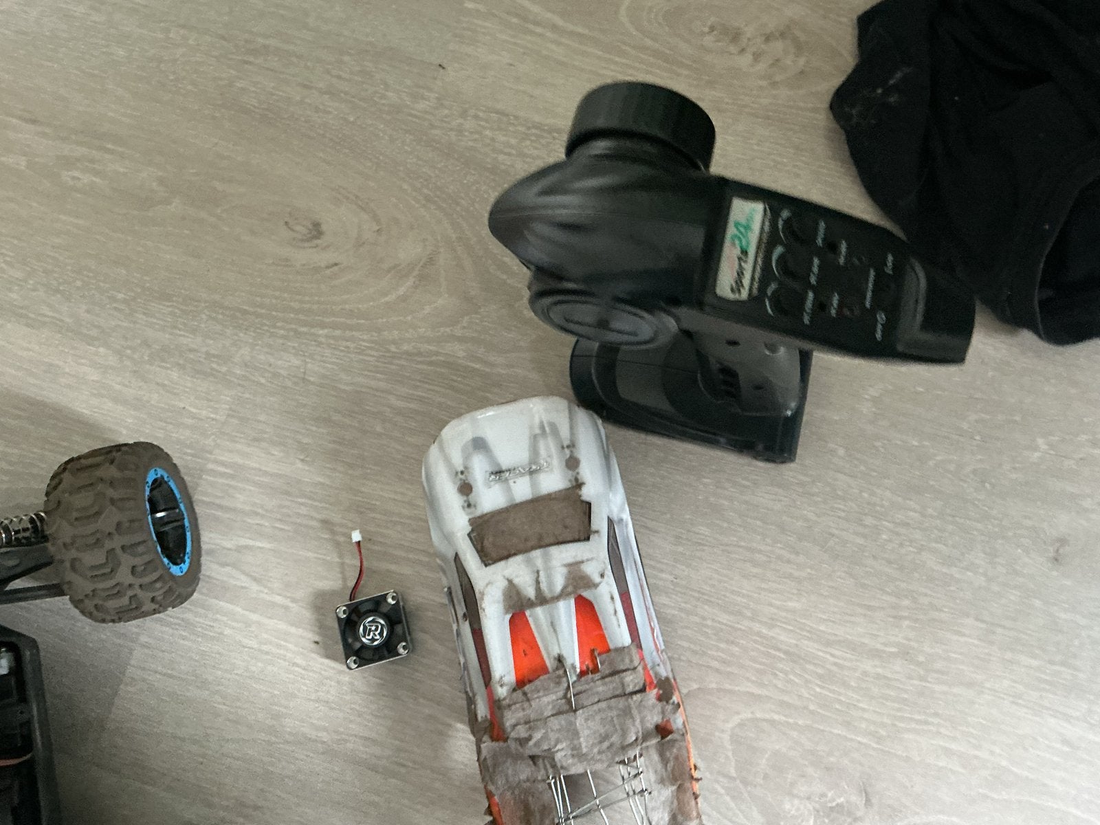 RC Auto met defecte ESC - vaste start prijs moet snel weg!, Ophalen, Gebruikt, Elektro, Auto offroad