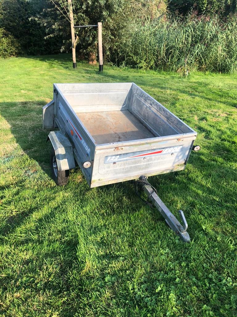 Aangeboden twee aanhangwagen, Ophalen, Gebruikt
