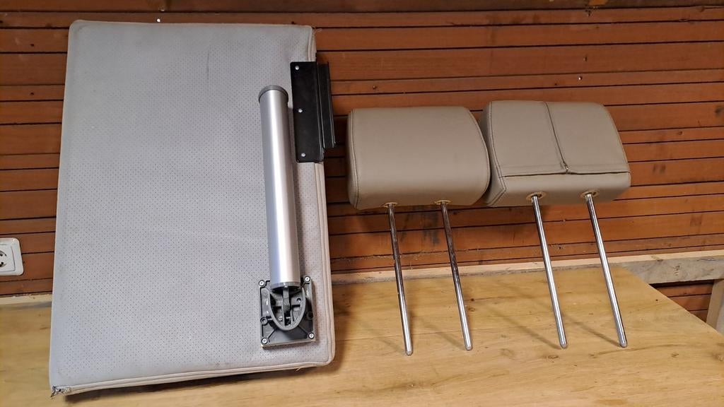 Hymer.  Leren hoofdsteunen, Bijzetstoel.Snijplank., Caravans en Kamperen, Camper-accessoires, Ophalen, Zo goed als nieuw