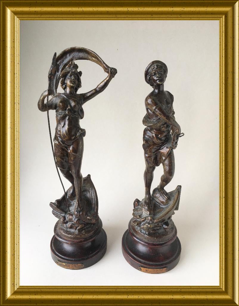 Set van twee oude beeldjes: man, vrouw, anker, Antiek en Kunst, Ophalen of Verzenden