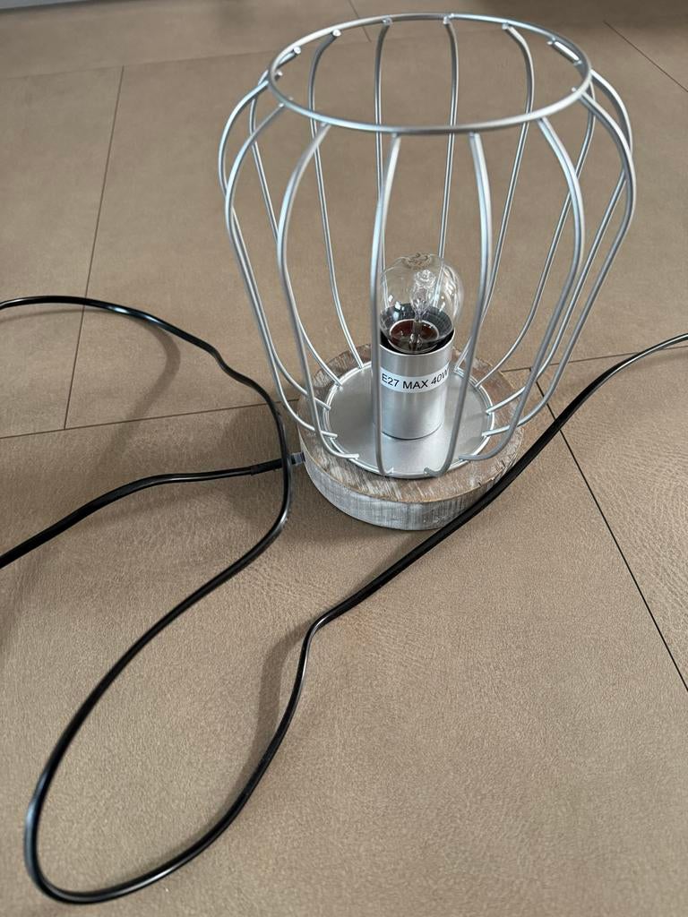 Leuke tafellamp metaal/hout incl. lamp 22 cm hoog, Ophalen of Verzenden, Zo goed als nieuw, Metaal, Minder dan 100 cm