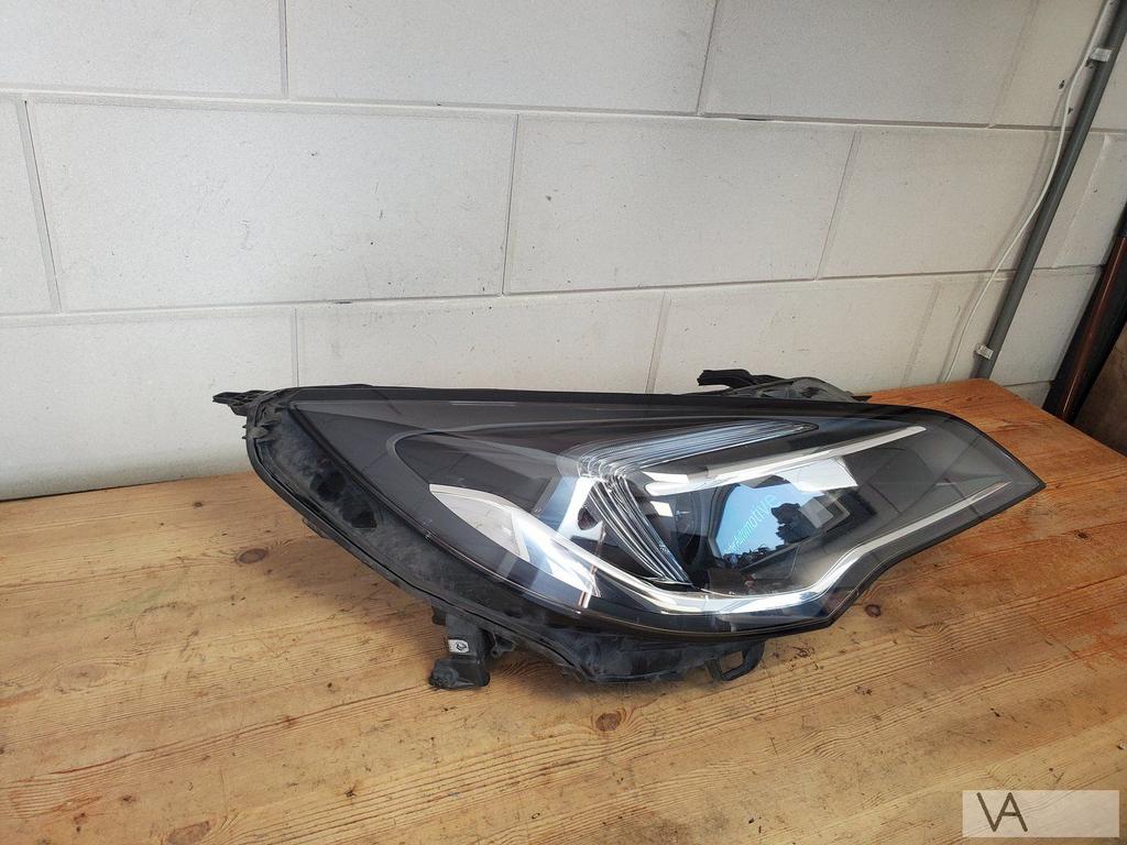 Opel Astra K 2015 - 2022 koplamp rechts 39158006 LED €150, Gebruikt, -, -, Opel