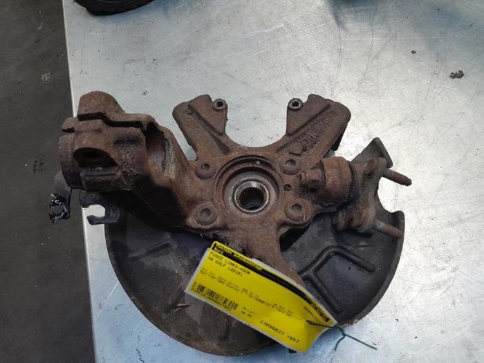 Fusee links-voor van een Volkswagen Golf, Gebruikt, -, Volkswagen, -