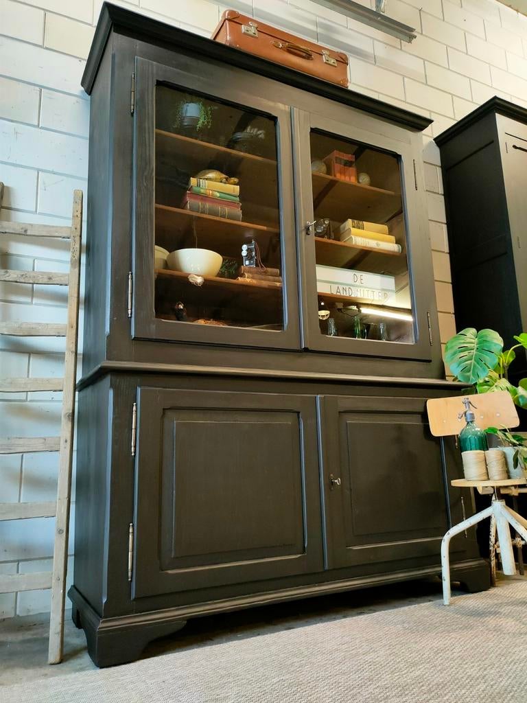 Brocante/antieke zwarte schoolkast, Vintage buffetkast, Huis en Inrichting, Kasten | Buffetkasten, Met deur(en), 200 cm of meer