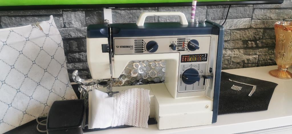 Naaimachine VENDOMATIC 248 werkt goed, Ophalen of Verzenden, Zo goed als nieuw, Naaimachine, Overige merken