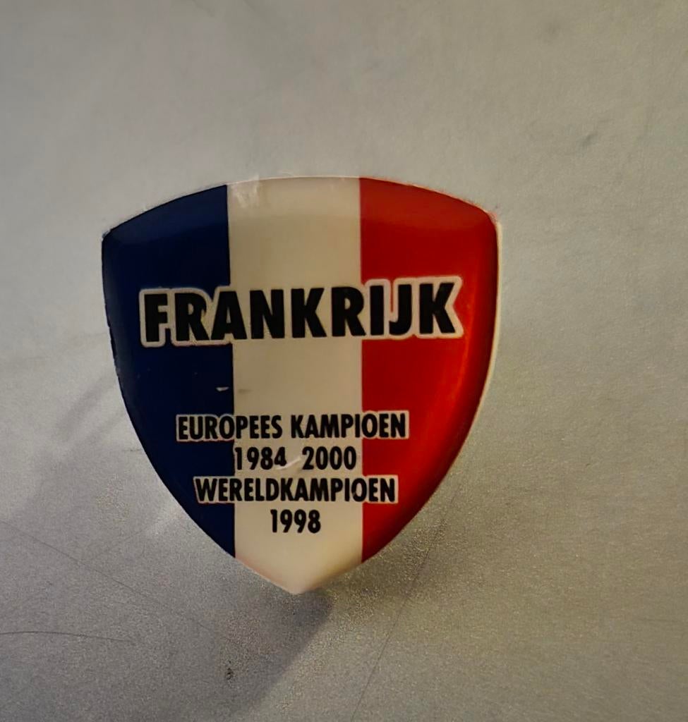 Frankrijk voetbal badge - Europees & Wereldkampioen, Verzamelen, Speldjes, Pins en Buttons, Ophalen of Verzenden, Nieuw, Sport