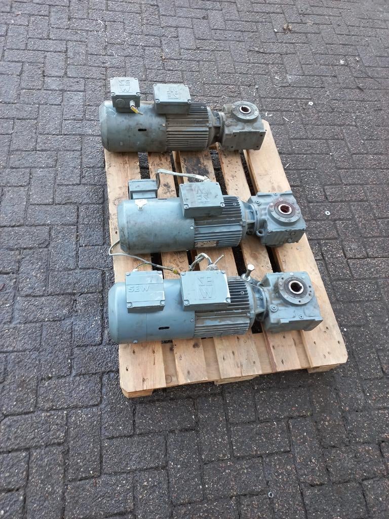 3x sew motor 2.2 kw as 35 mm rpm 131, Verzenden, Elektromotor, Minder dan 1400 rpm