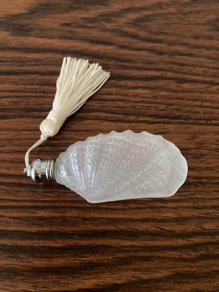 Parfumflesje reukflesje schelp stijl Lalique, Antiek en Kunst, Verzenden