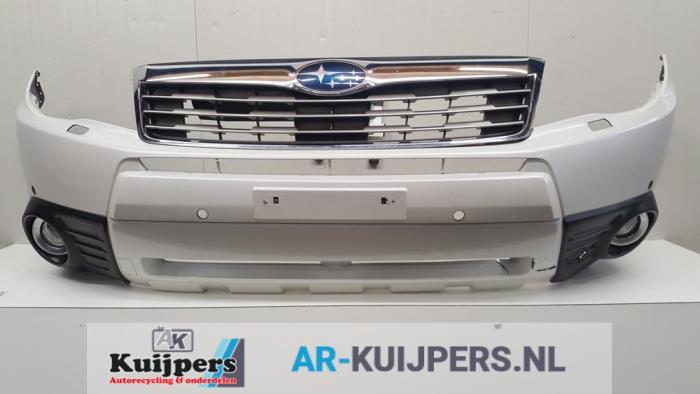 Voorbumper van een Subaru Forester (Forester 09-) (3J7), Auto-onderdelen, Carrosserie en Plaatwerk, Bumper, Subaru, Gebruikt