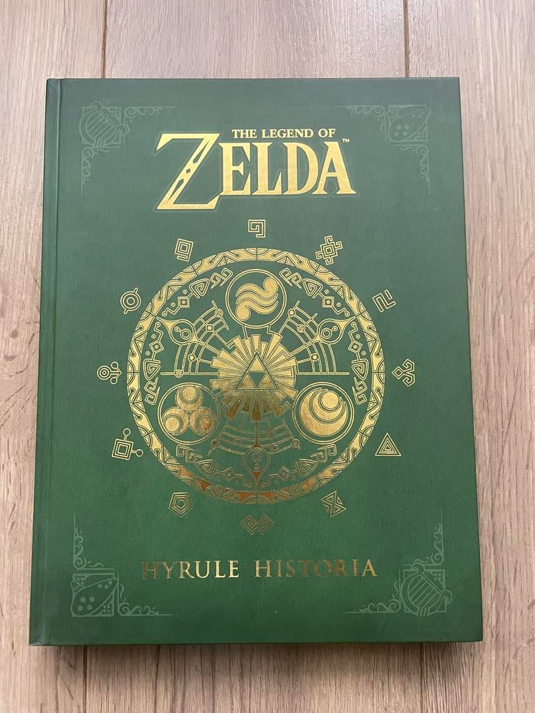 The Legend of Zelda: Hyrule Historia, Ophalen of Verzenden, Zo goed als nieuw, Eiji Aonuma, Akira Himekawa