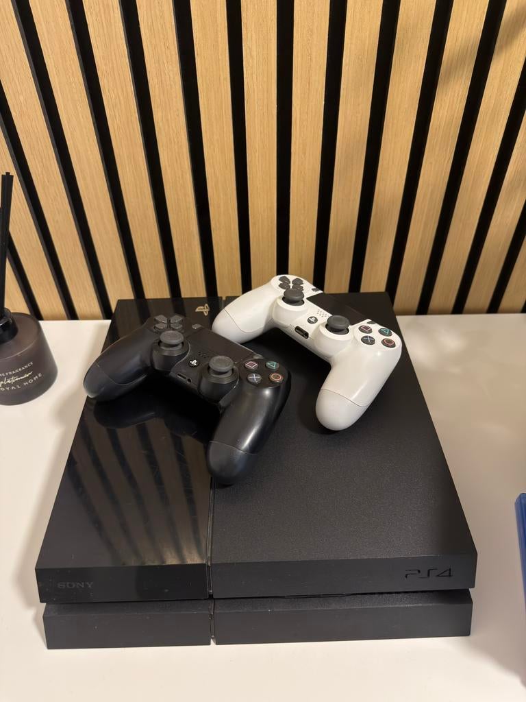 Ps4 met 12 spellen en 2 controllers, Ophalen of Verzenden, Zo goed als nieuw, Met 2 controllers, Slim