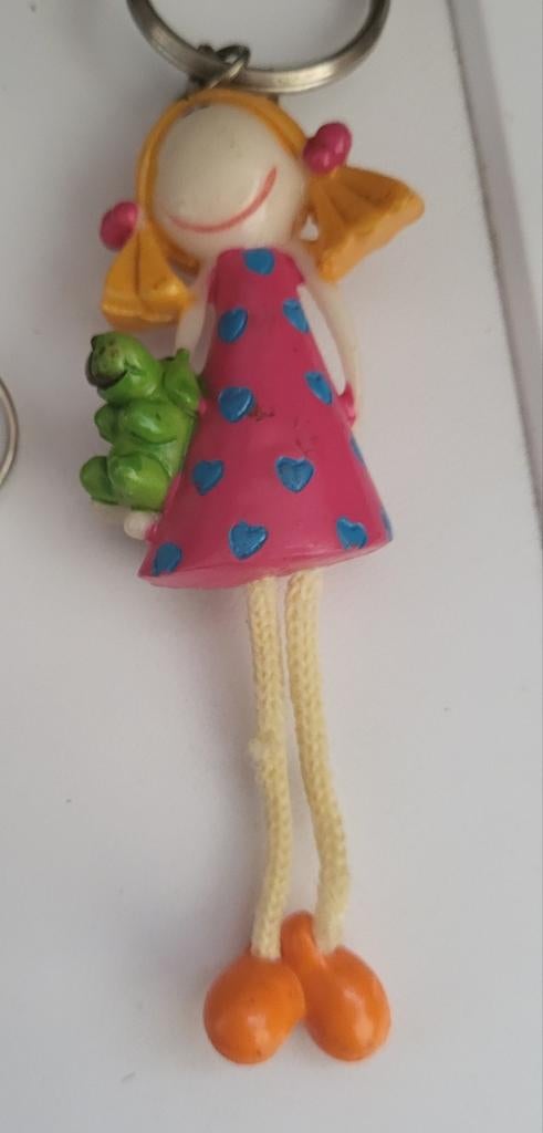 Leuke sleutelhanger meisje met kikker, Verzamelen, Sleutelhangers, Ophalen of Verzenden, Gebruikt