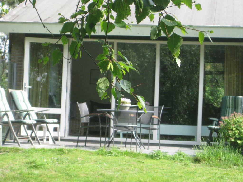 Foto 2 van Fijne bungalow op Ameland, Buren, 5 min. van zee en duinen