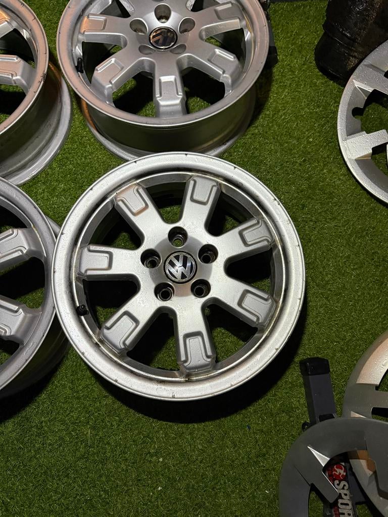 14 inch VW Bluemotion Velgen + Nieuwe Ventielen, Auto-onderdelen, 14 inch, Gebruikt, Velg(en), Personenwagen