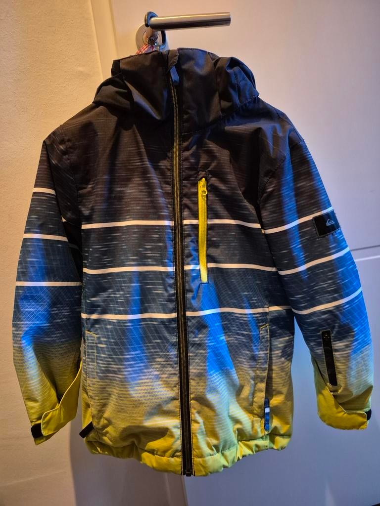 Ski jas /winterjas Quicksilver maat 10 (136-146), Kinderen en Baby's, Ophalen of Verzenden, Zo goed als nieuw, Meisje, Jas