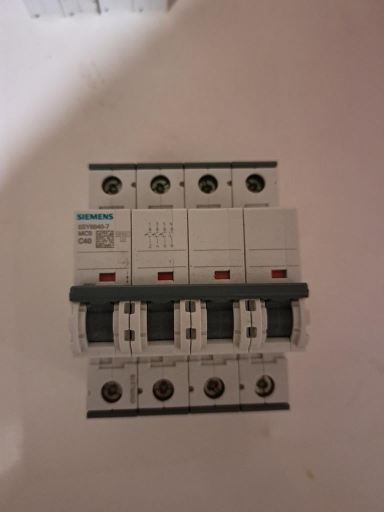 Siemens installatieautomaten C40 4P & C6 2P, Ophalen of Verzenden, Gebruikt, Schakelaar