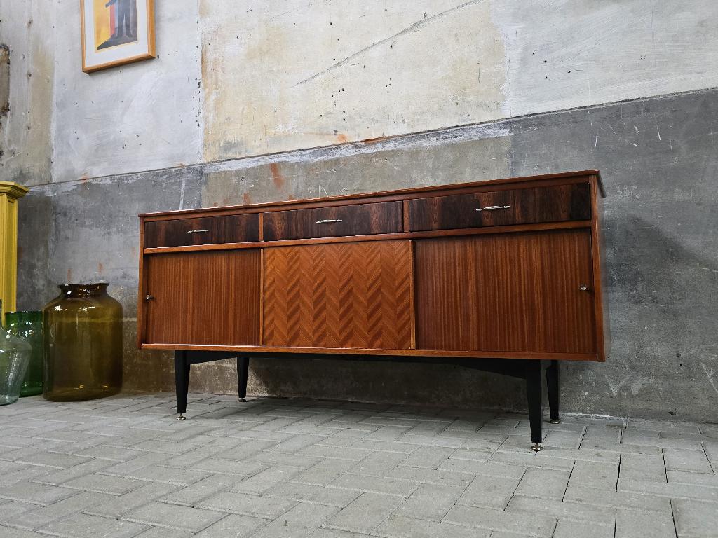 Engels Mid Century Design Lowboard | Vintage Kast Dressoir, Huis en Inrichting, Kasten | Dressoirs, Gebruikt, Met deur(en), 150 tot 200 cm