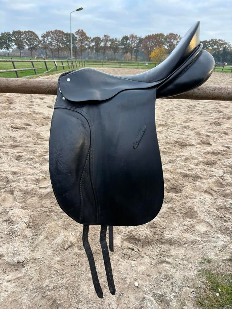 Passier zadel 17,5 inch, Dieren en Toebehoren, Ophalen of Verzenden, Gebruikt, Dressuur