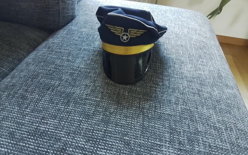 Pet gezagvoerder Roger., Ophalen of Verzenden