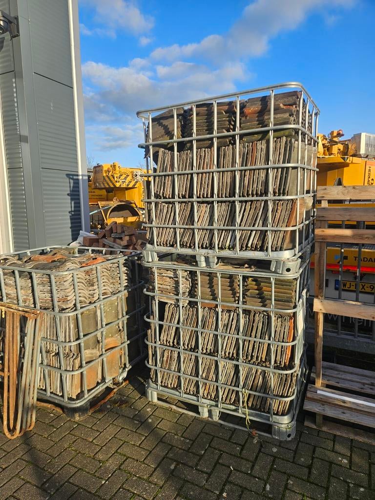 900 OVH Dakpannen Zeer Goede Kwaliteit staan in ibc kratten, Ophalen of Verzenden, Zo goed als nieuw, 15 m² of meer, Dakpannen