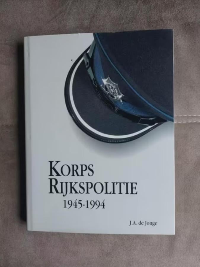 Korps Rijkspolitie 1945 - 1994 door J.A. de Jonge, Boeken, 20e eeuw of later, Ophalen of Verzenden, Zo goed als nieuw, J.A. de Jonge