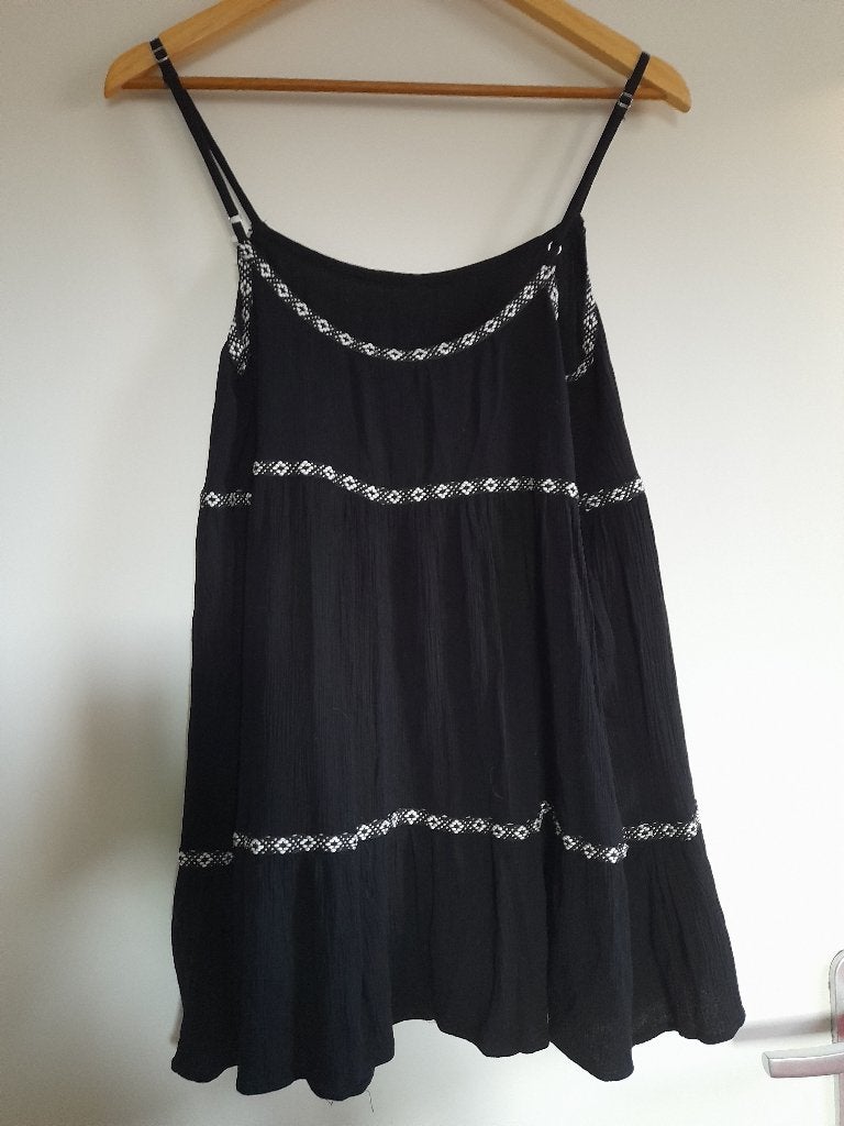 pull and bear jurkje maat m, Kleding | Dames, Jurken, Maat 38/40 (M), Zwart, Ophalen of Verzenden, Zo goed als nieuw
