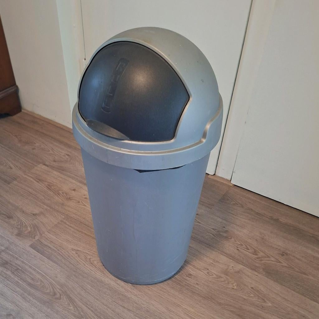 Grijze prullenbak met zwenkdeksel, 40 liter of meer, Ophalen, Kunststof, Minder dan 50 cm