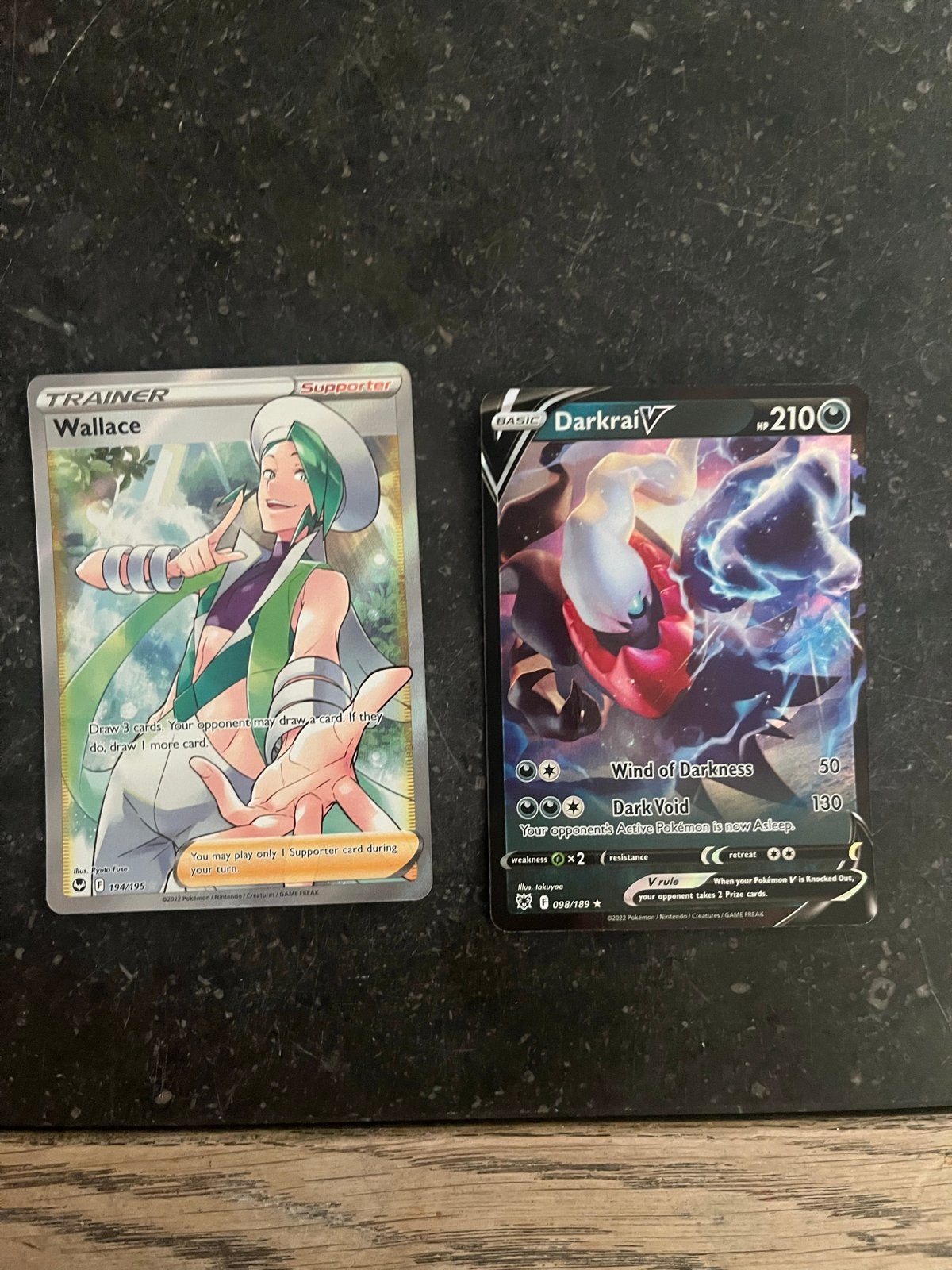 Pokémon TCG: Wallace Trainer en Darkrai V kaarten, Ophalen of Verzenden, Zo goed als nieuw, Meerdere kaarten