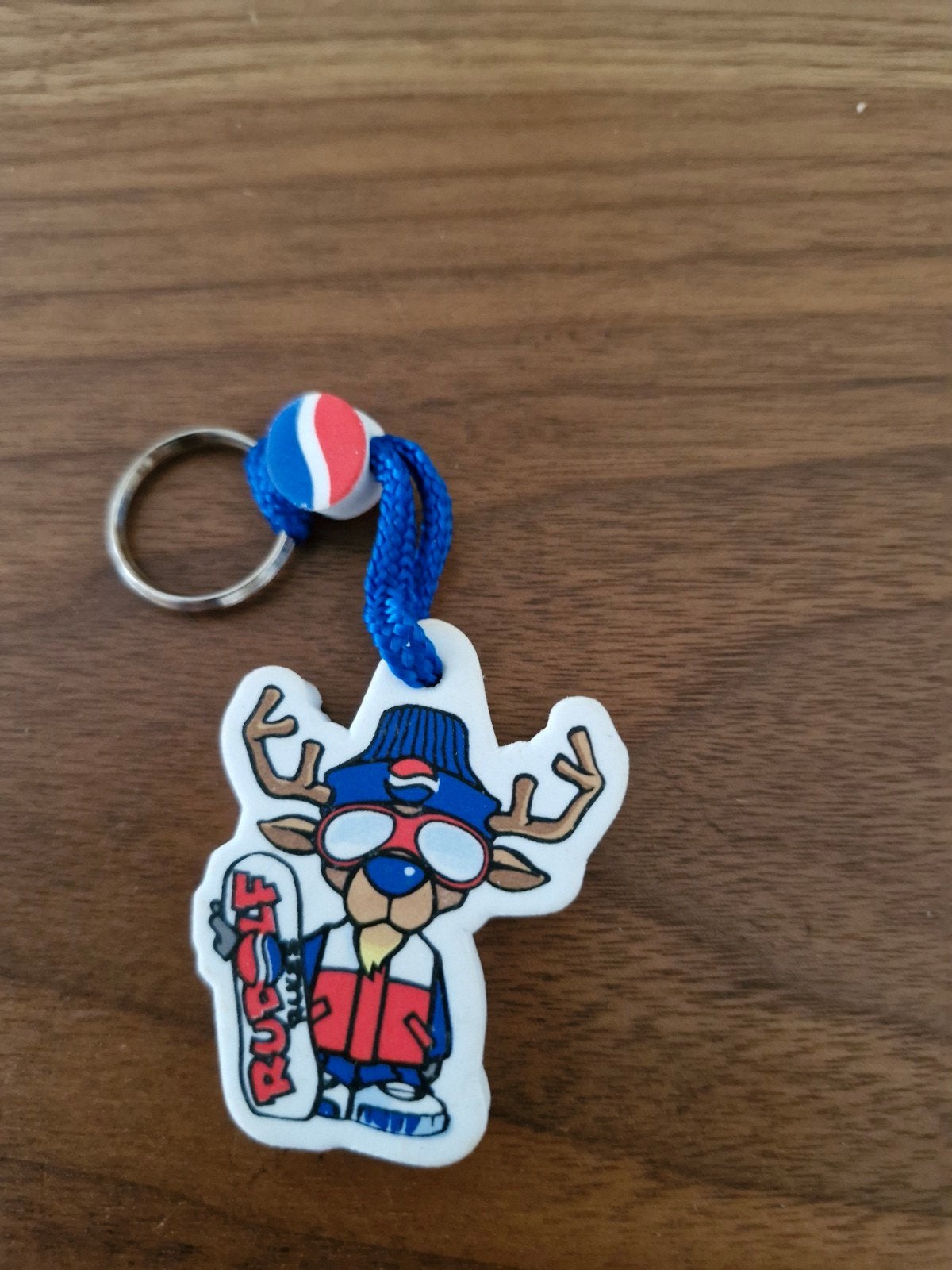 200 Leuke sleutelhanger met rendier en skateboard, Ophalen of Verzenden, Gebruikt, Knuffel of Figuurtje