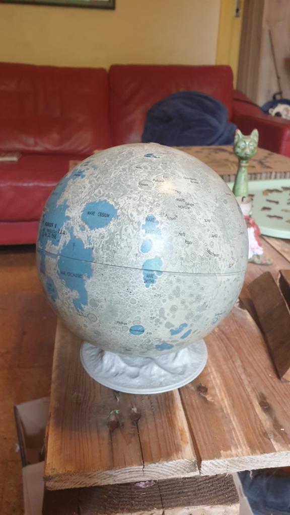 Maan globe, readers digest., Ophalen of Verzenden, Zo goed als nieuw