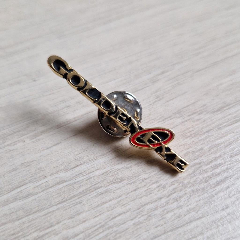 1995 goldeneye pin james bond pierce brosnan speld speldje, Ophalen of Verzenden, Zo goed als nieuw