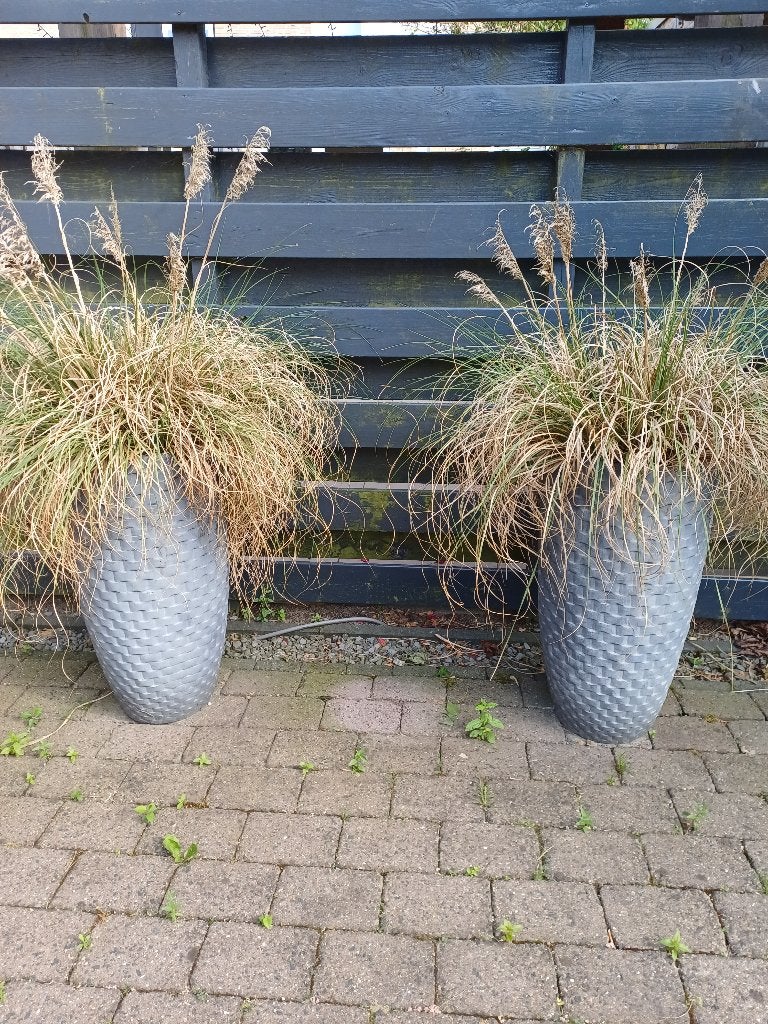 Twee bloempotten grijs, Tuin en Terras, Gebruikt, Rond, Tuin, Aardewerk