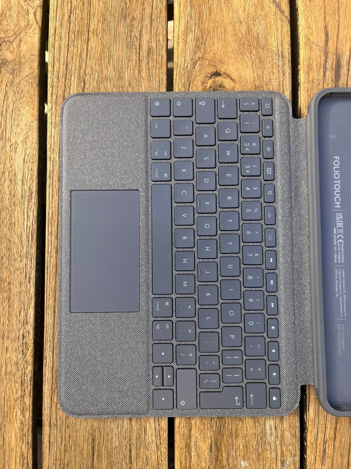 Logitech Folio Touch iPad Air 4/5 – toetsenbord + trackpad, Computers en Software, Verzenden, Zo goed als nieuw, 11 inch, Bescherming voor- en achterkant