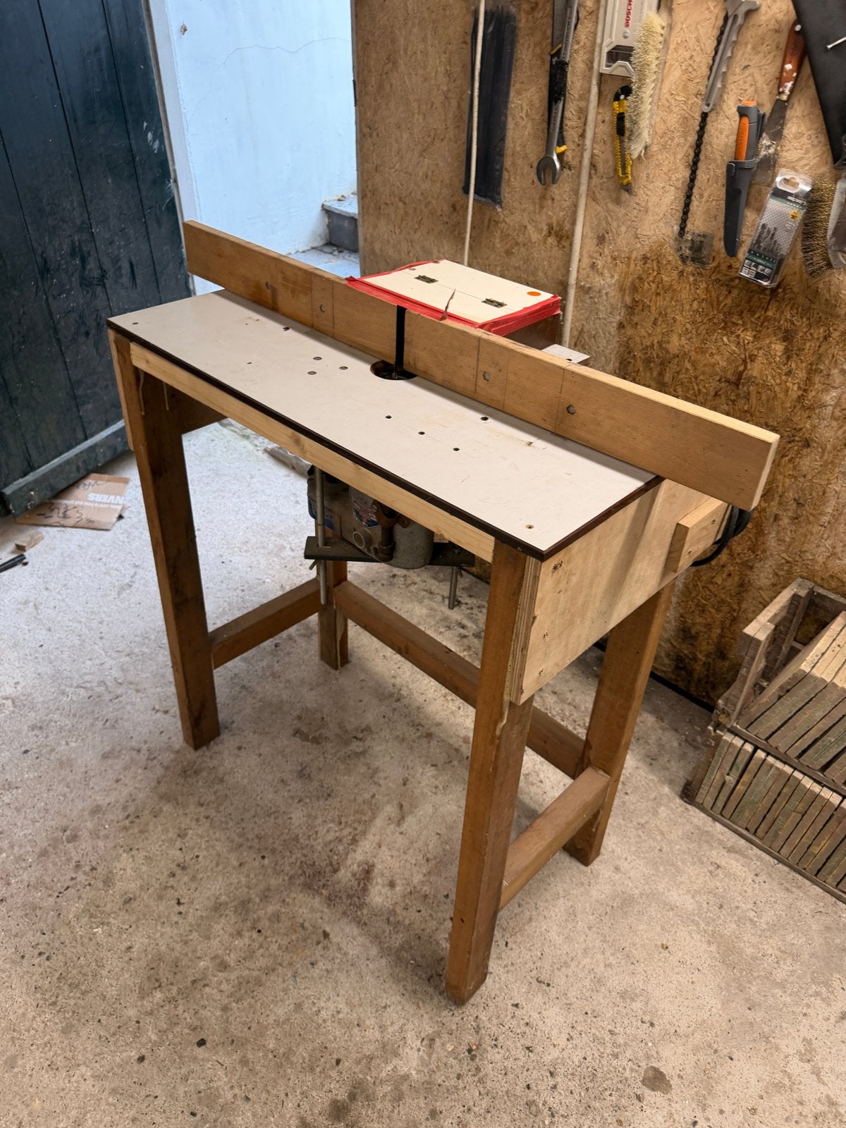 Freestafel van Trespa met hardhouten poten (220V, 90cm), Ophalen, Gebruikt, Elektrisch, Kantenfrees